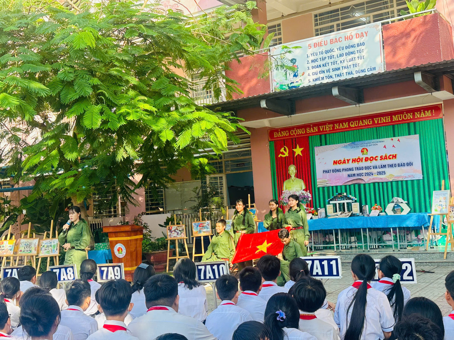 HS DIỄN VĂN NGHỆ